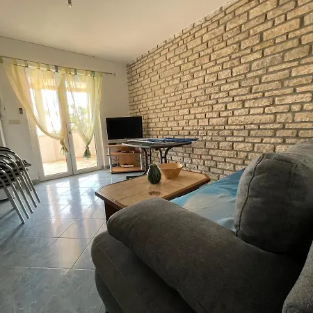 Sun Apartment *